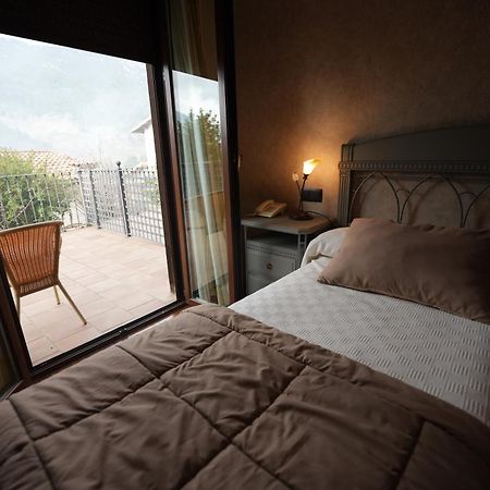 Hotel Rural Y Restaurante, Rinconcito De Gredos Cuevas Del Valle Zewnętrze zdjęcie