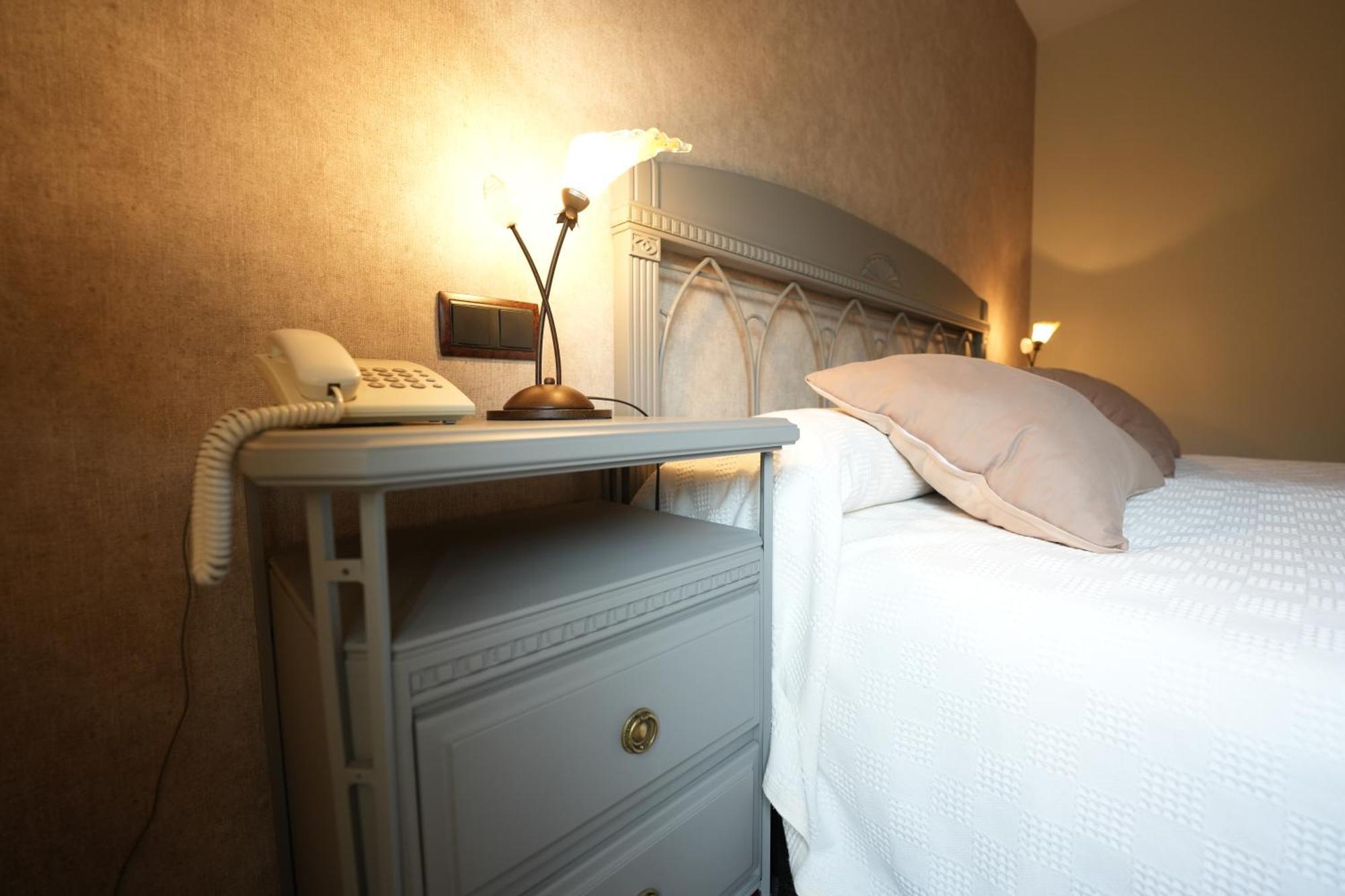 Hotel Rural Y Restaurante, Rinconcito De Gredos Cuevas Del Valle Zewnętrze zdjęcie