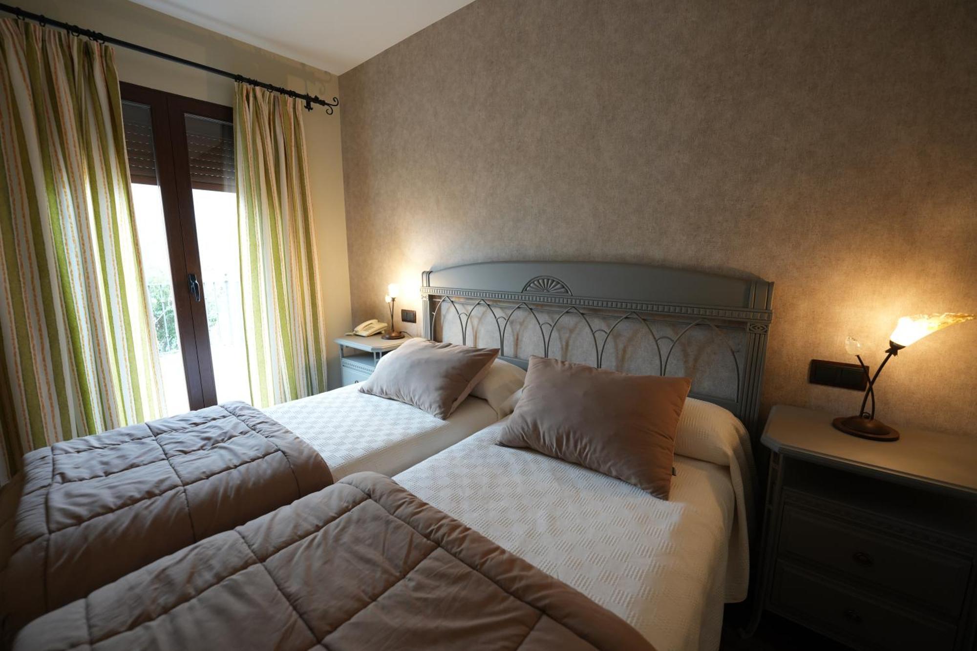 Hotel Rural Y Restaurante, Rinconcito De Gredos Cuevas Del Valle Zewnętrze zdjęcie