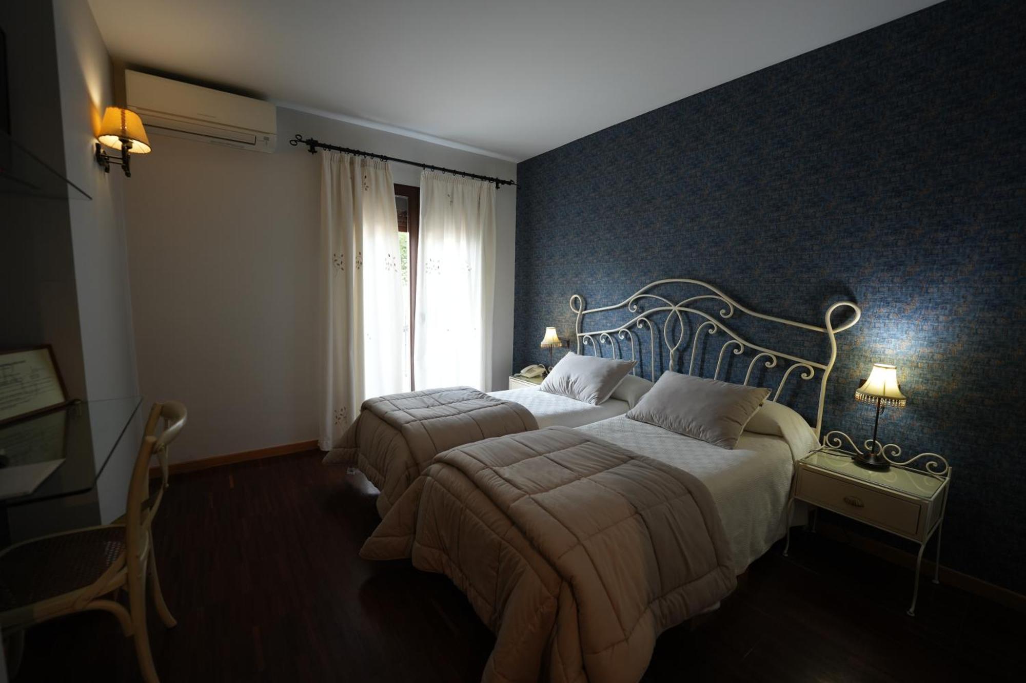 Hotel Rural Y Restaurante, Rinconcito De Gredos Cuevas Del Valle Zewnętrze zdjęcie
