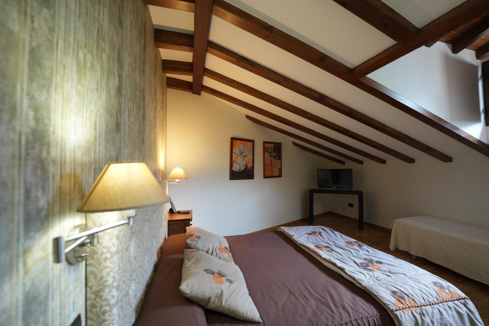 Hotel Rural Y Restaurante, Rinconcito De Gredos Cuevas Del Valle Zewnętrze zdjęcie