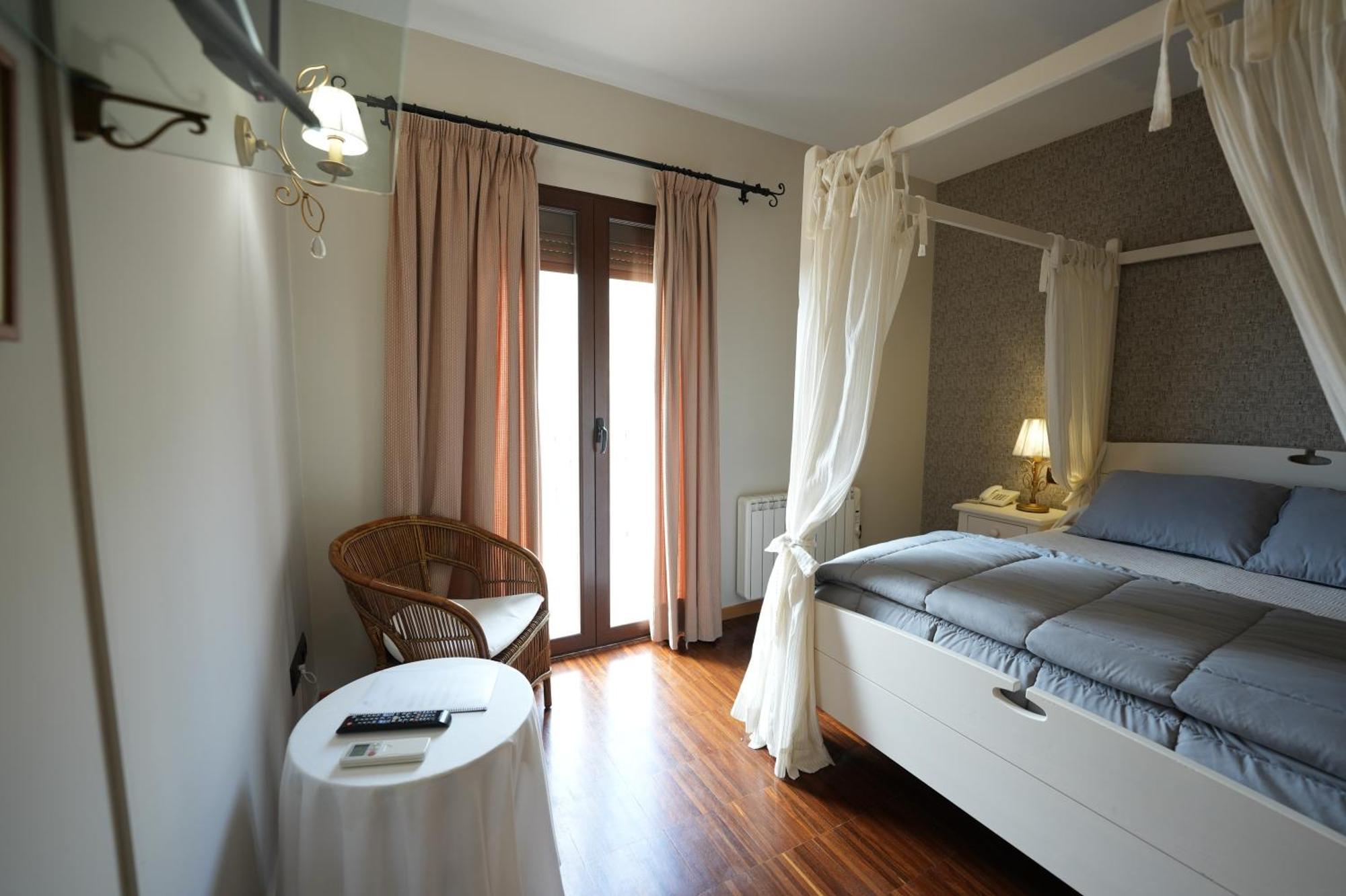 Hotel Rural Y Restaurante, Rinconcito De Gredos Cuevas Del Valle Zewnętrze zdjęcie