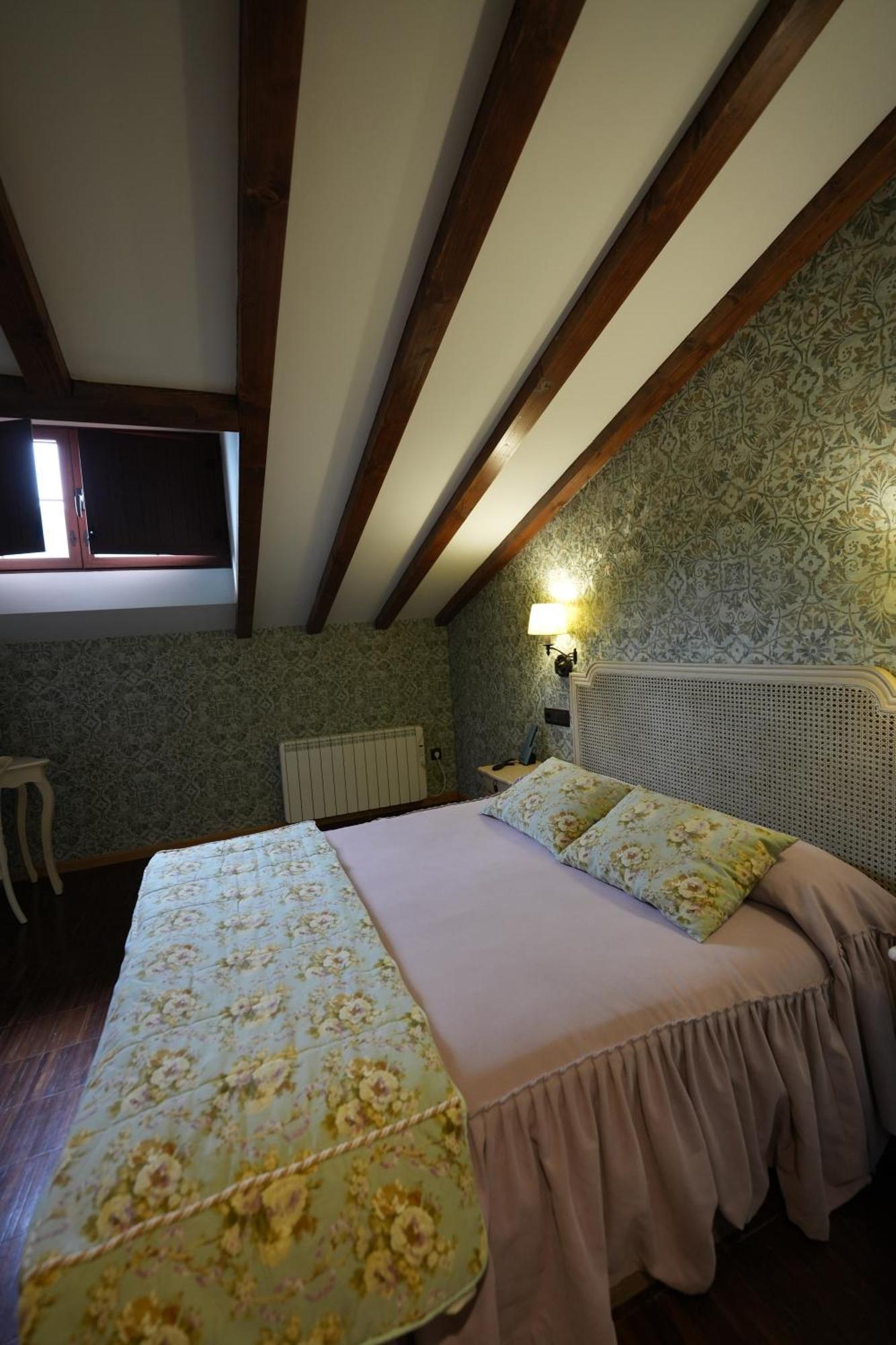 Hotel Rural Y Restaurante, Rinconcito De Gredos Cuevas Del Valle Zewnętrze zdjęcie
