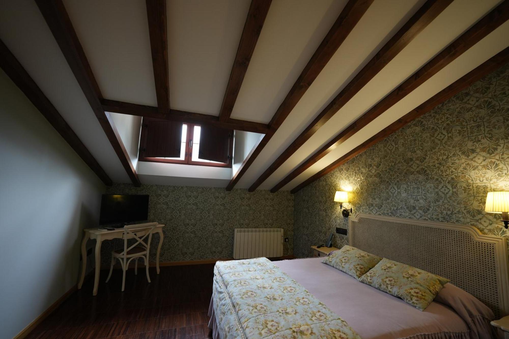 Hotel Rural Y Restaurante, Rinconcito De Gredos Cuevas Del Valle Zewnętrze zdjęcie